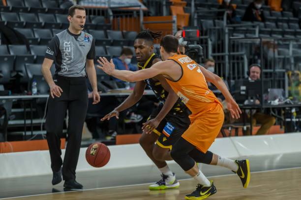 巴代在防守 巴代在防守