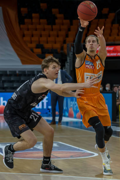 展奠定了基 展奠定了基